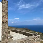 Bioclimatic Stone Built Kasztrianí
