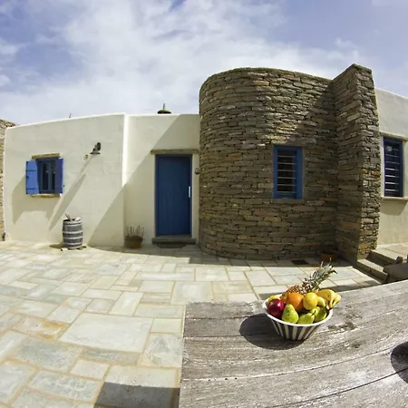 Vila Bioclimatic Stone Built