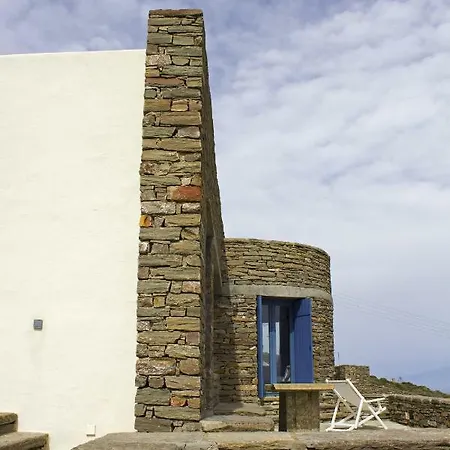 Bioclimatic Stone Built Vila Kastrianí