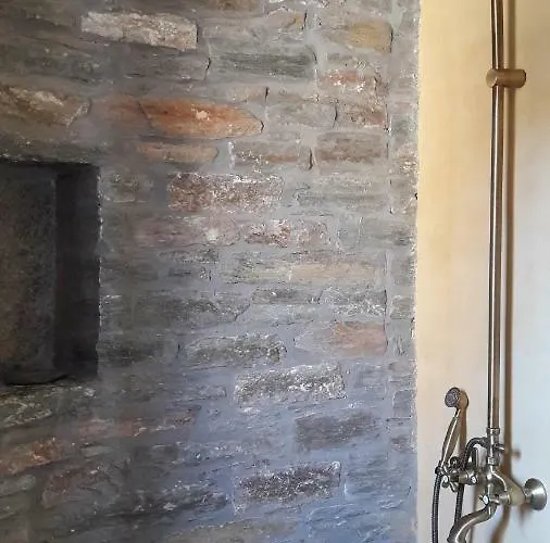 Bioclimatic Stone Built * Kasztrianí