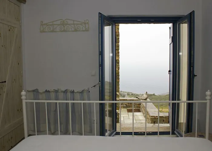 Bioclimatic Stone Built Kasztrianí